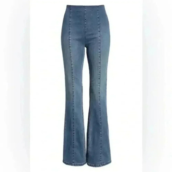 Free People Urban Outfitters We The Free Slim Pull-On Flare Jeans Size 27 - Picture 1 of 7